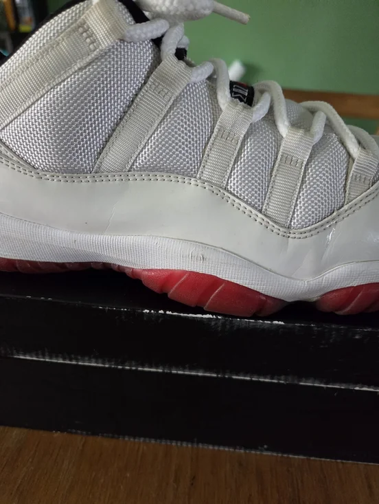 Air Jordan 11 Low "White Cherry" Mens Size 10.5 - Picture 6 of 9